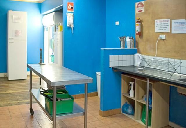The Melbourne Connection Travellers Hostel Экстерьер фото